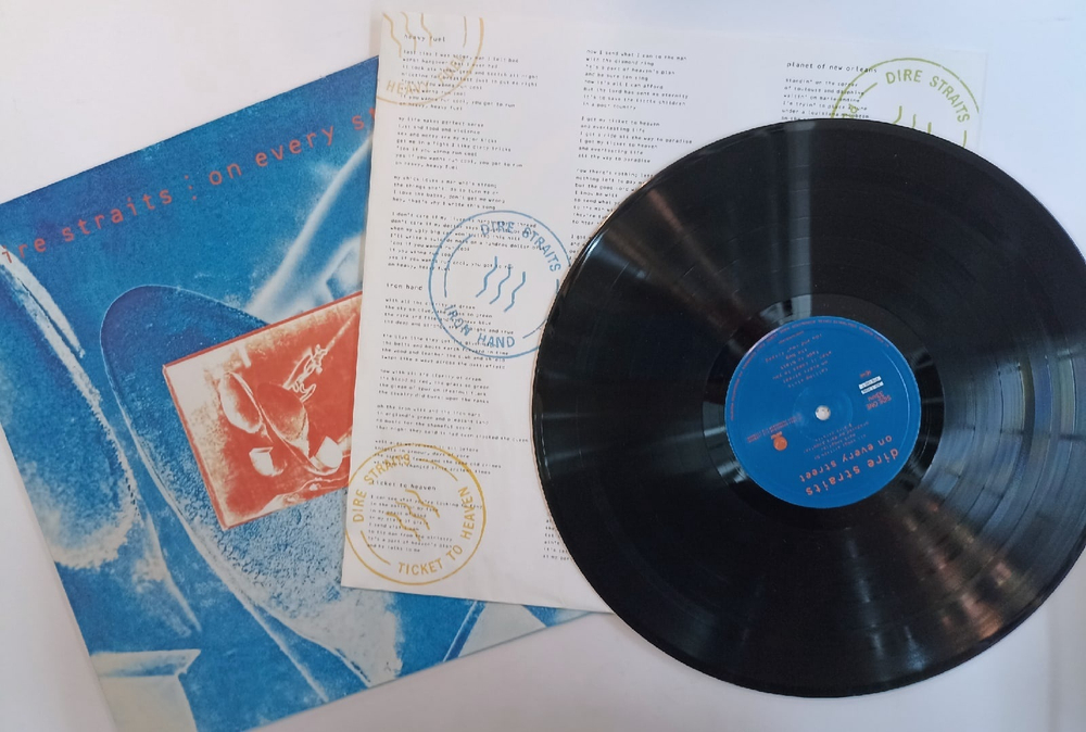 Dire Straits On Every Street (Holland 1991)