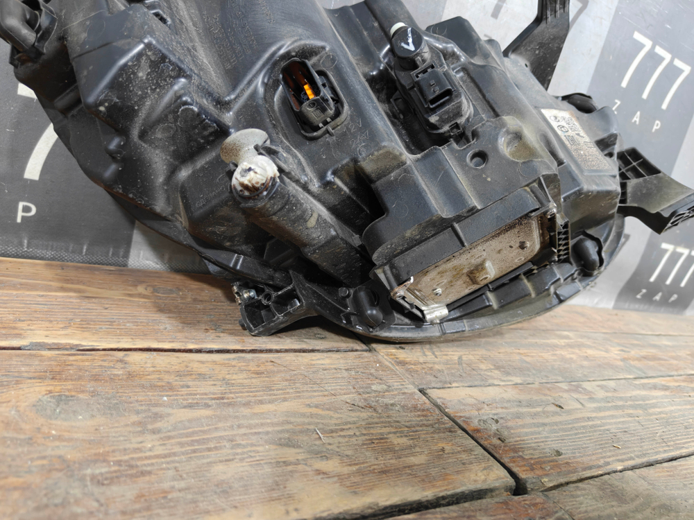 Фара левая LED LADA Vesta NG 22-нв Б/У Оригинал 8450040001