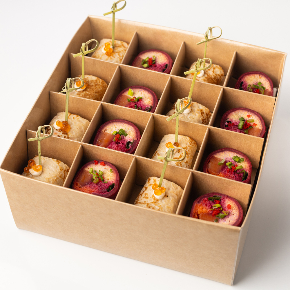 Бокс блинчиков с рийетом и семгой