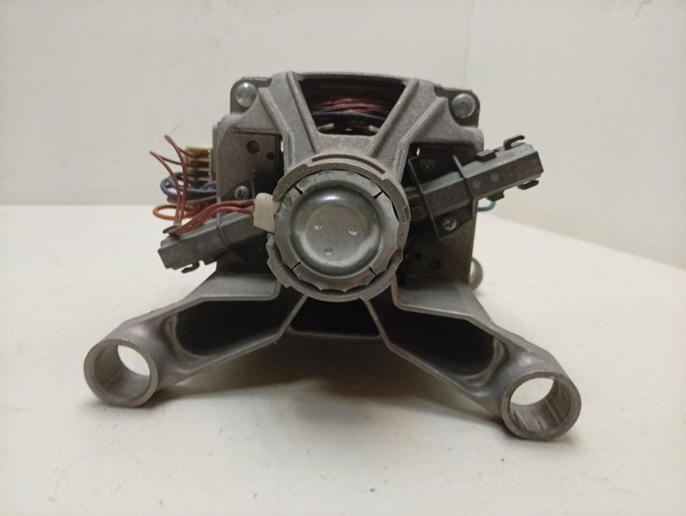 WE60S3 кт67 Двигатель для стиральной машины Gorenje MCA 52/64-148/KT15 б/у