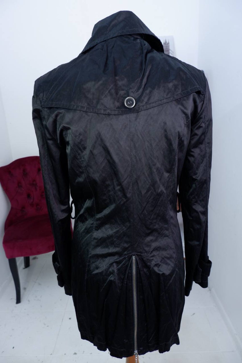 Плащ повседневной, с яркой подкладкой 44 размер