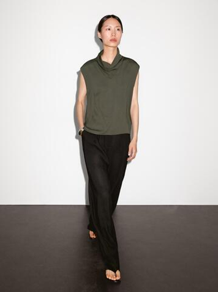Massimo Dutti Струящаяся блузка с драпированным вырезом, зеленый
