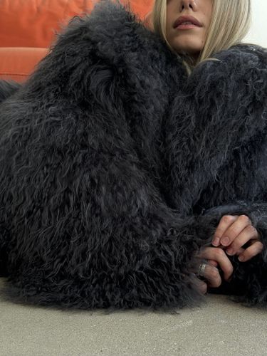 Шуба из ламы в цвете графит