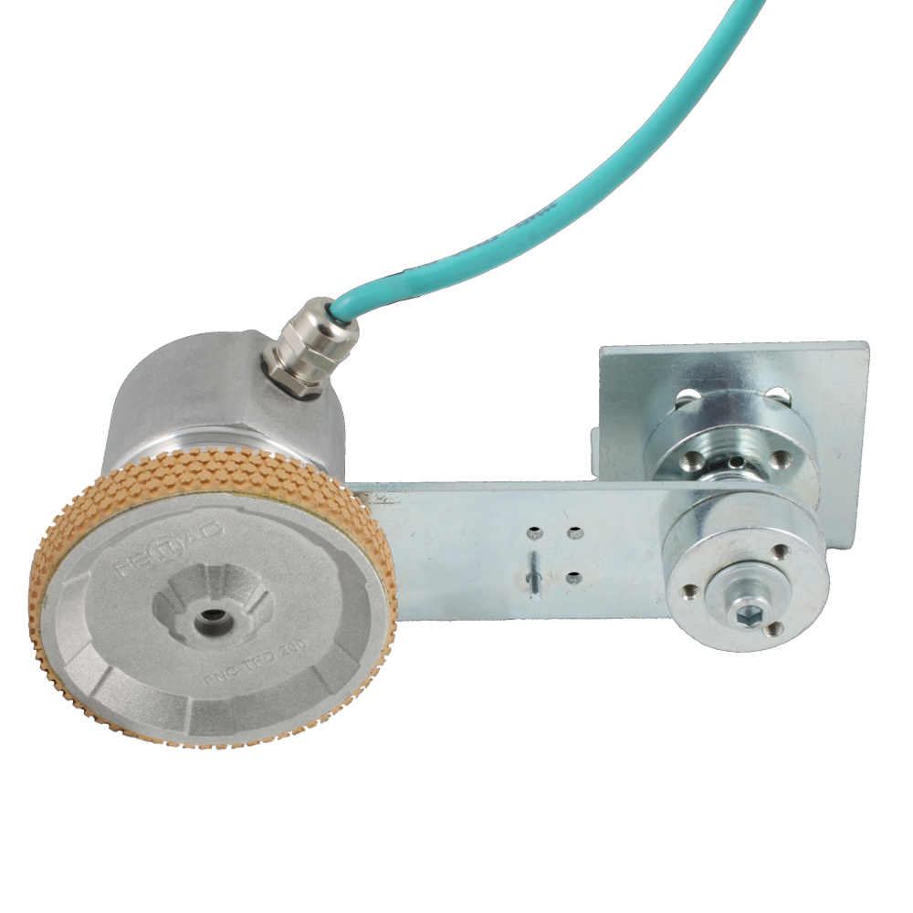 Инкрементальный энкодер INNOCONT D=50мм с мерным колесом L=250мм, контактная поверхность - резина, профиль ребристый, 1имп/0,5мм, 5…30VDC, выход HTL, IP64, -20…+85°C, радиальный кабель 2м