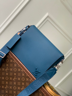 Louis Vuitton Takeoff Messenger