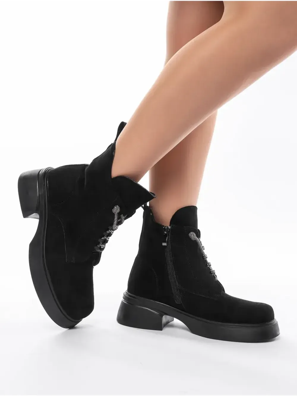 Зимние ботинки на высокой платформе