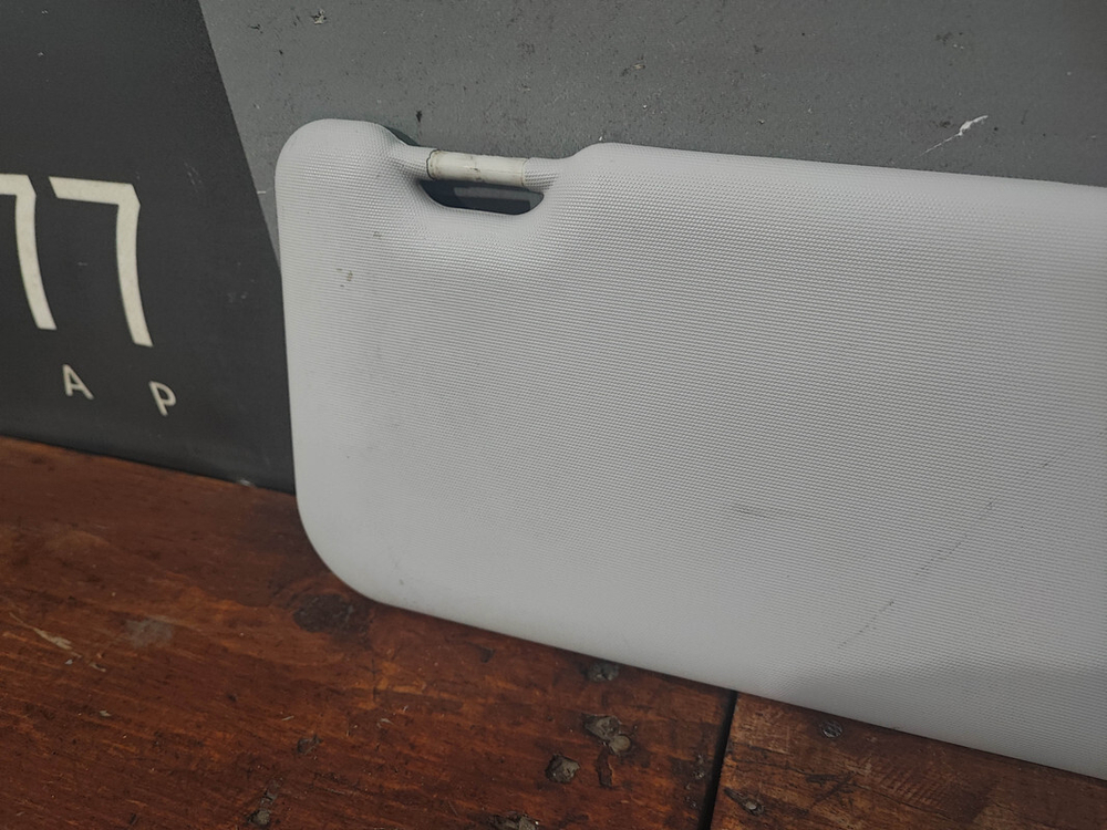 Козырек солнцезащитный левый LADA Vesta 15-нв Б/У Оригинал 8450008060