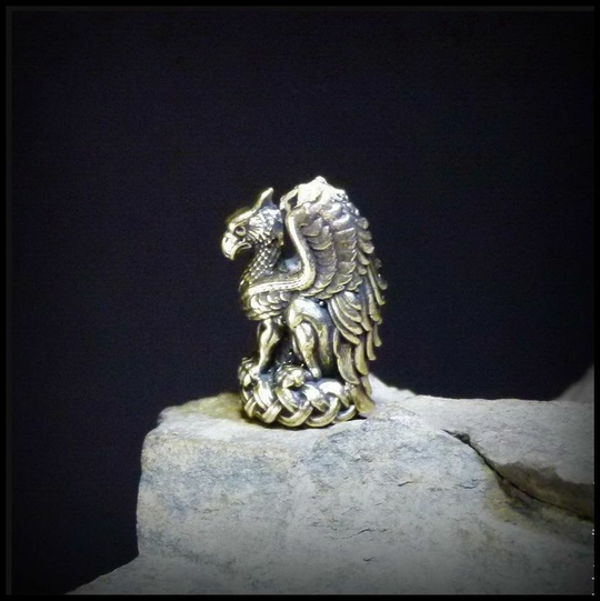 Бусина "Грифон" (большая) для темляков или браслетов , латунь