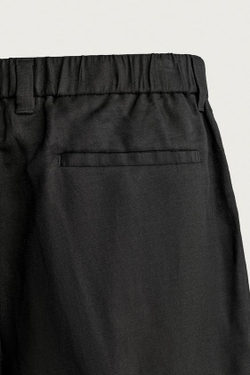 ZARA СТРУКТУРИРОВАННЫЕ ШОРТЫ СО СКЛАДКАМИ, ЧЕРНЫЙ