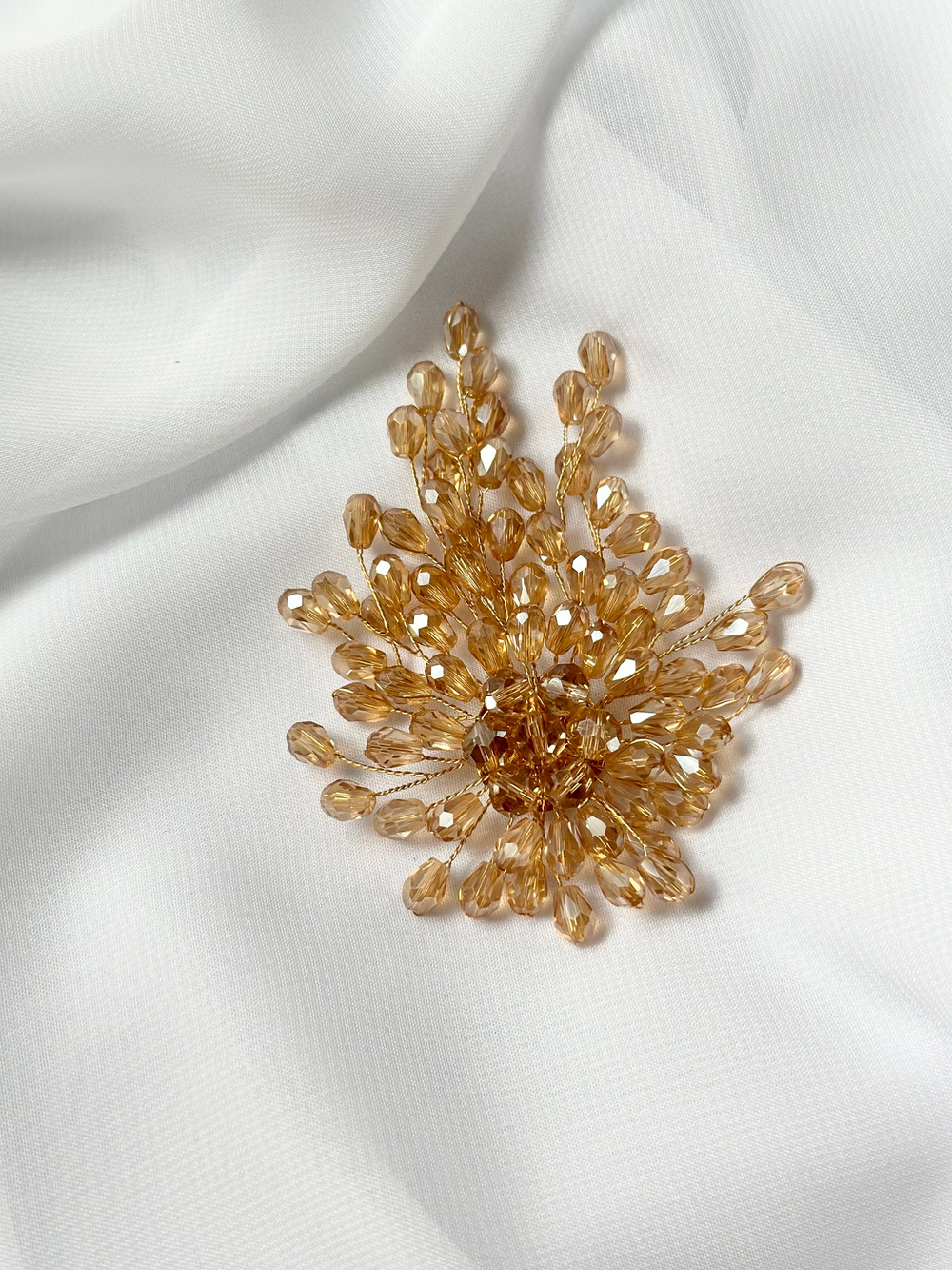 Брошь-цветок, проволока, кристаллы премиум, оттенок цитрин