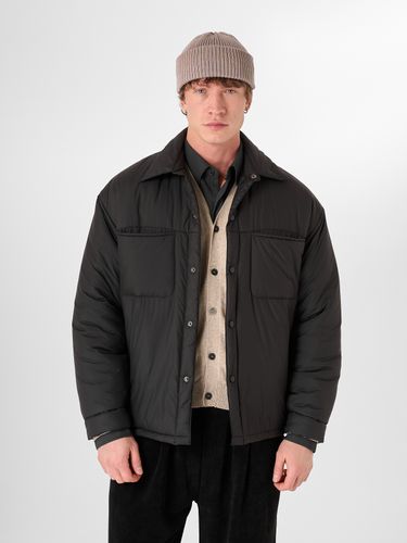 Черный пуховик-рубашка на кнопках