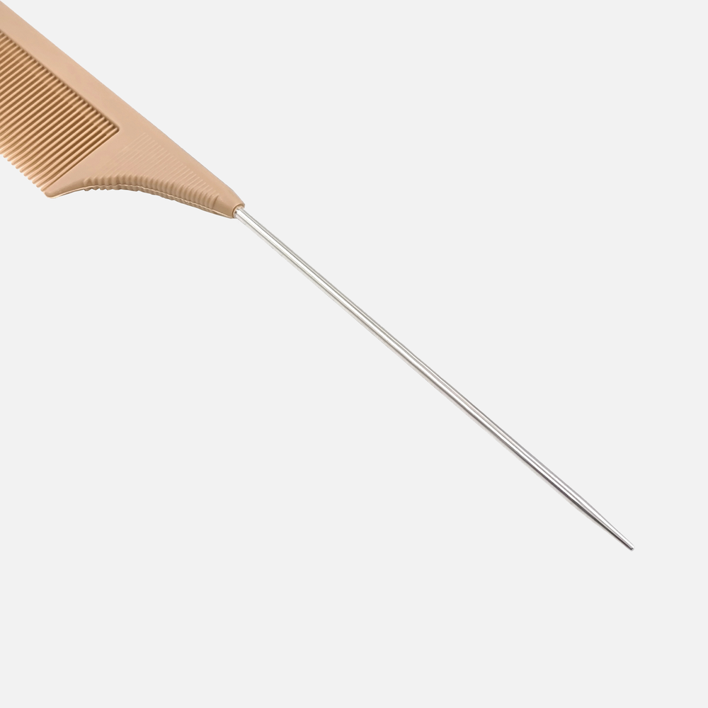 Расческа с металлическим хвостиком для стрижки и окрашивания с покрытием FIBER PRO, Stavver LUX3