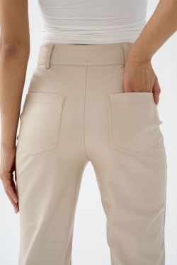 Брюки из экокожи прямые серо-бежевого цвета