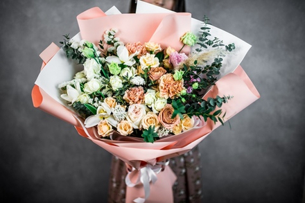 Сборный букет в персиковых тонах