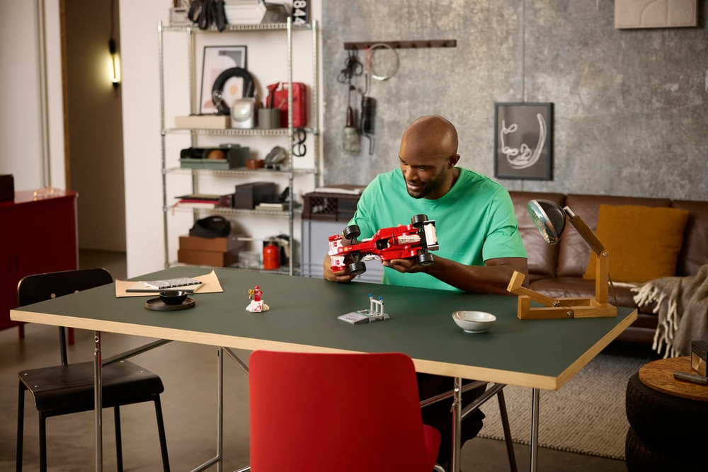 Конструктор LEGO Icons 11375 Ferrari F2004 & Michael Schumacher