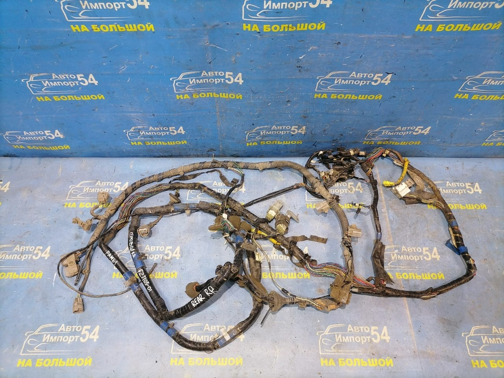 Проводка под капотом TOYOTA LAND CRUISER 1999