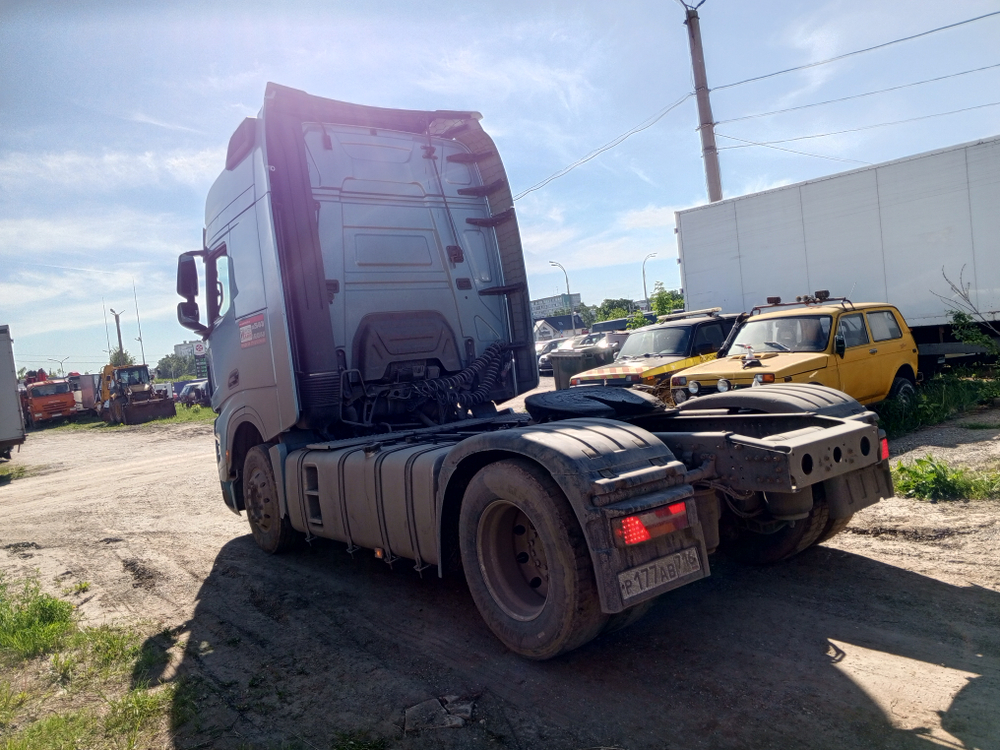 Shacman (Shaanxi) SX* 4x2 Седельный тягач SX4188YY381 (Дизельный, 12,5 л, 473 л.с., АТ)