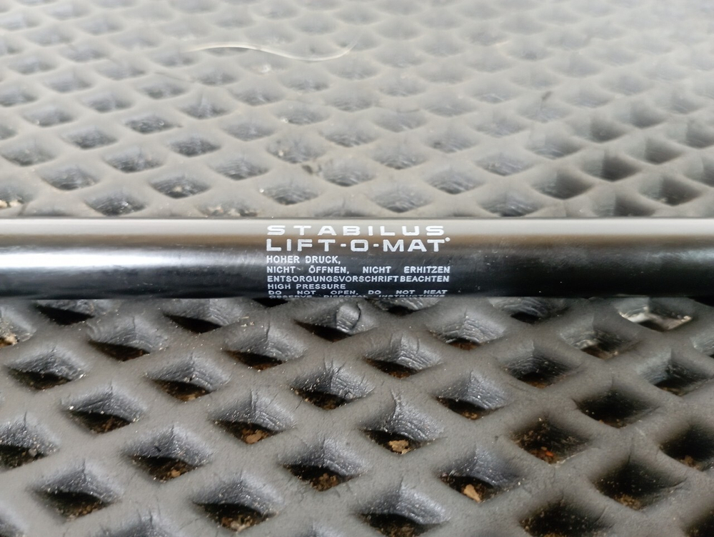 Амортизатор инструментального ящика 2023г.