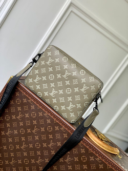 Louis Vuitton Trio Messenger