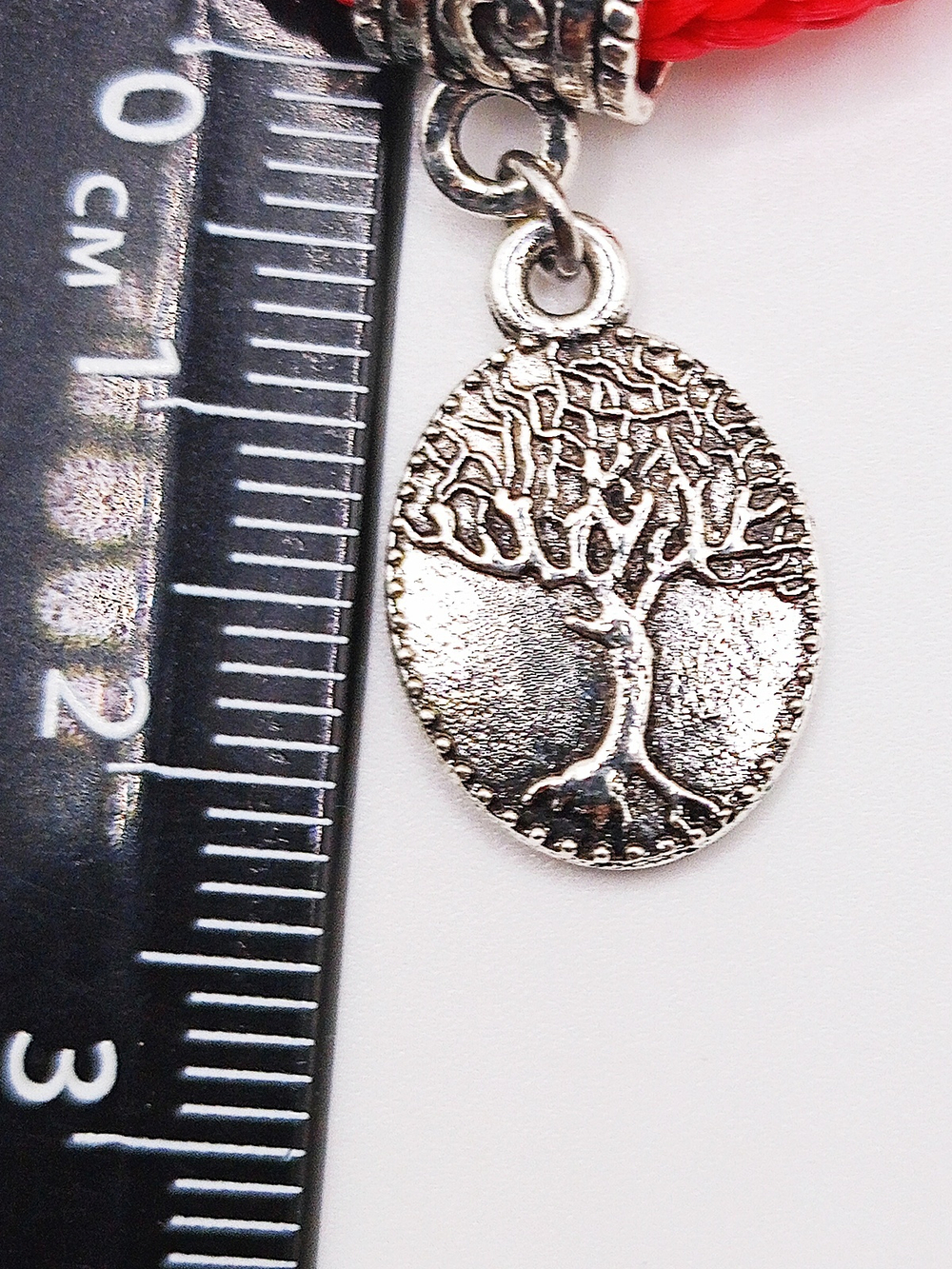 Красная нить от сглаза. Древо жизни