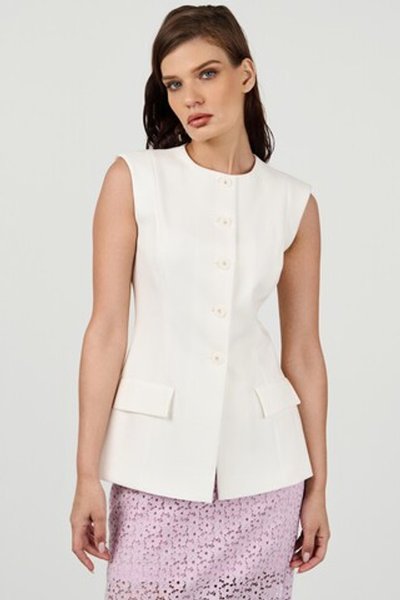 Жилет приталенный