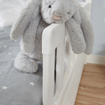 Кровать-домик 140x200 Чайн из сосны с регулировкой высоты, бортиками и основанием, белая