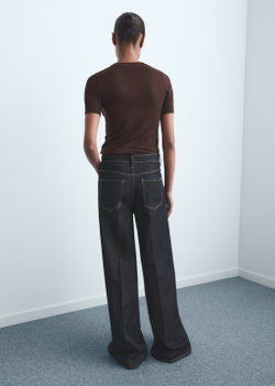 Джинсы с широкими штанинами и высокой посадкой