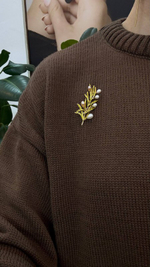 Брошь веточка с жемчужинами