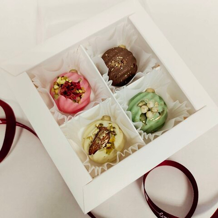 Конфеты из бельгийского шоколада ручной работы "Новогодние шары"