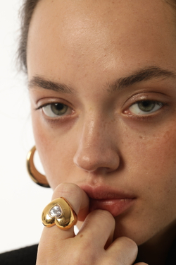 Кольцо сердце, гладкий металл золото, цирконий