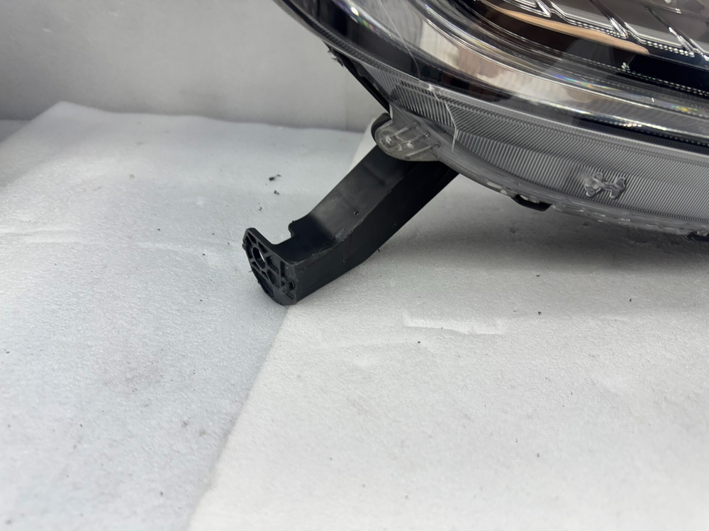 Блок LED-фары для Honda Avancier оригинал