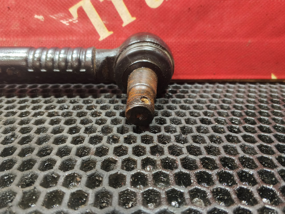 Стойка переднего стабилизатора