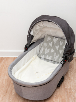 Комплект в коляску с пледом Серебряные сердечки