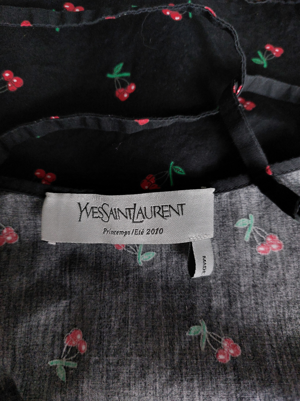 Топ Yves Saint Laurent