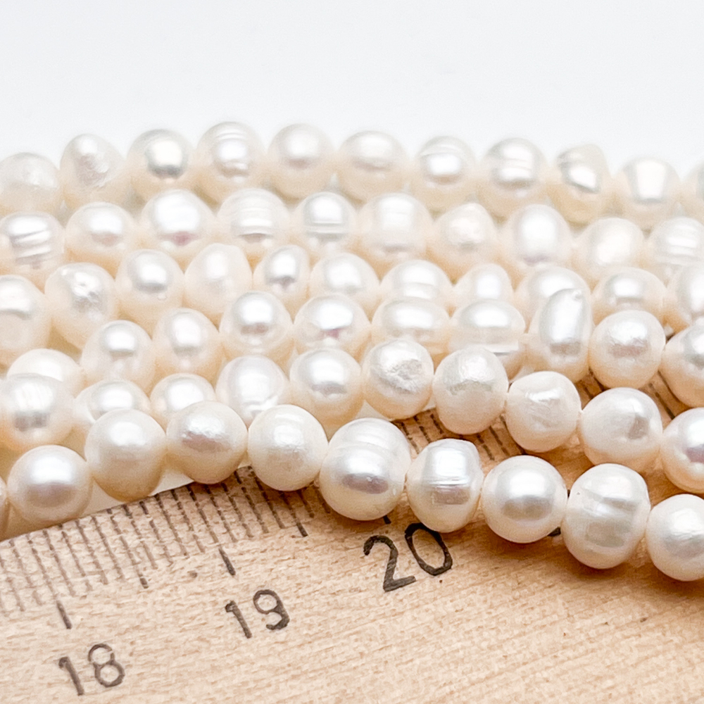 Жемчуг, размер около 5 мм, цена за отрезок 17 см (1/2 нити)