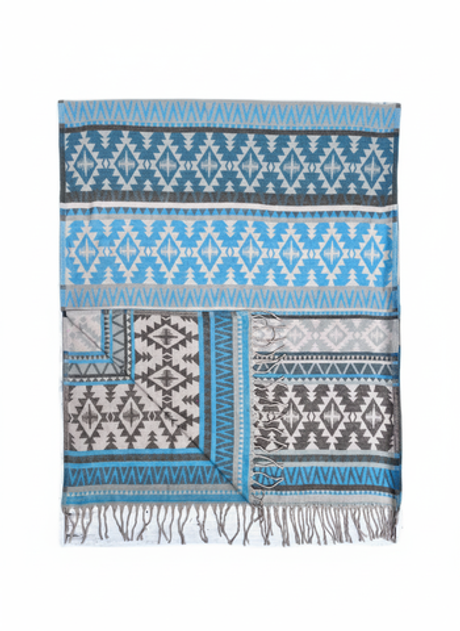 Теплый палантин с орнаментом