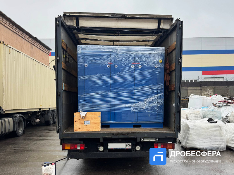 Винтовой компрессор АСО-ВК75/8М2 в автомобиле на разгрузке