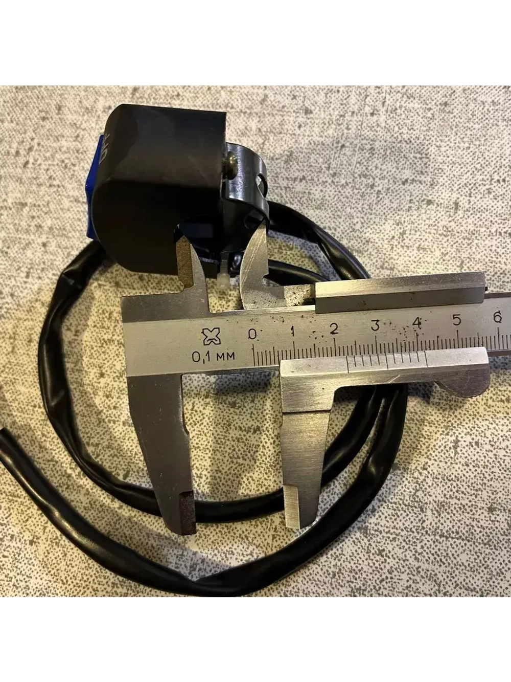 Кнопка включения фары для мотоцикла