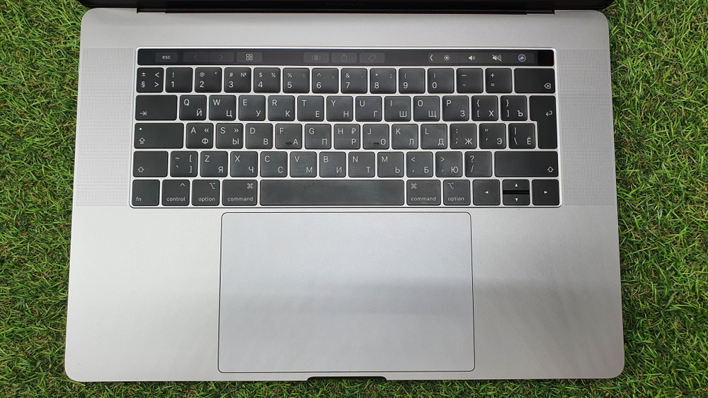 MacBook Pro 15 2018 i9/32Gb/560x 4Gb/SSD1Tb 65цикл