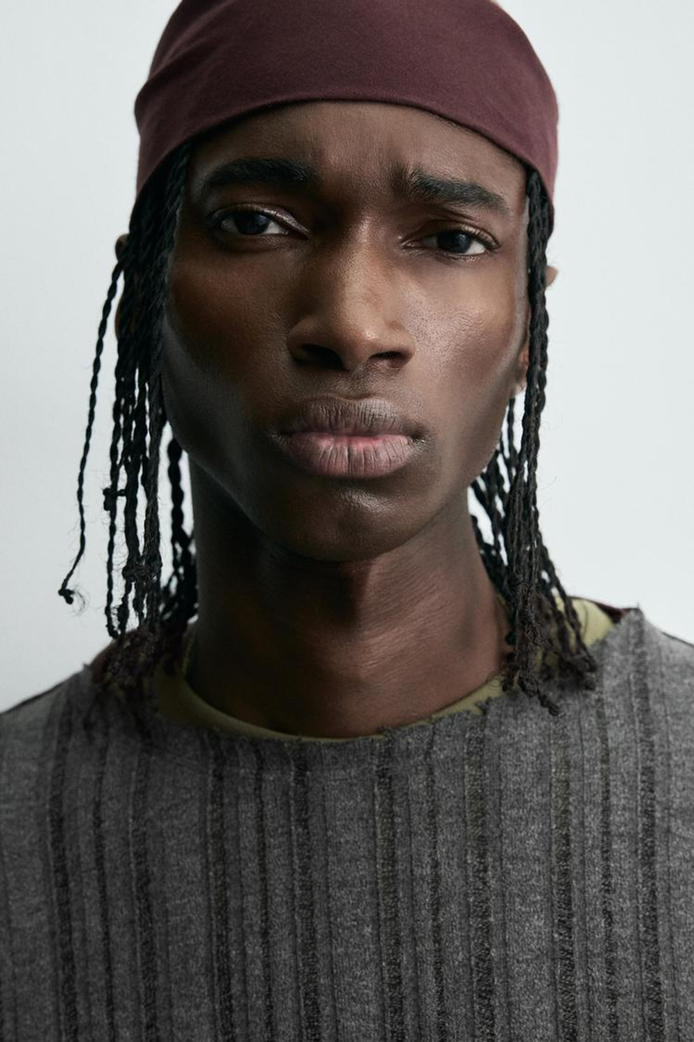 ZARA АЖУРНАЯ ТРИКОТАЖНАЯ ФУТБОЛКА, СЕРЫЙ