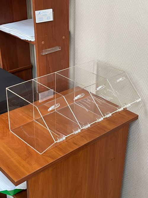 Диспенсер витрина для сыпучих продуктов на 4 ячейки с крышками на петлях