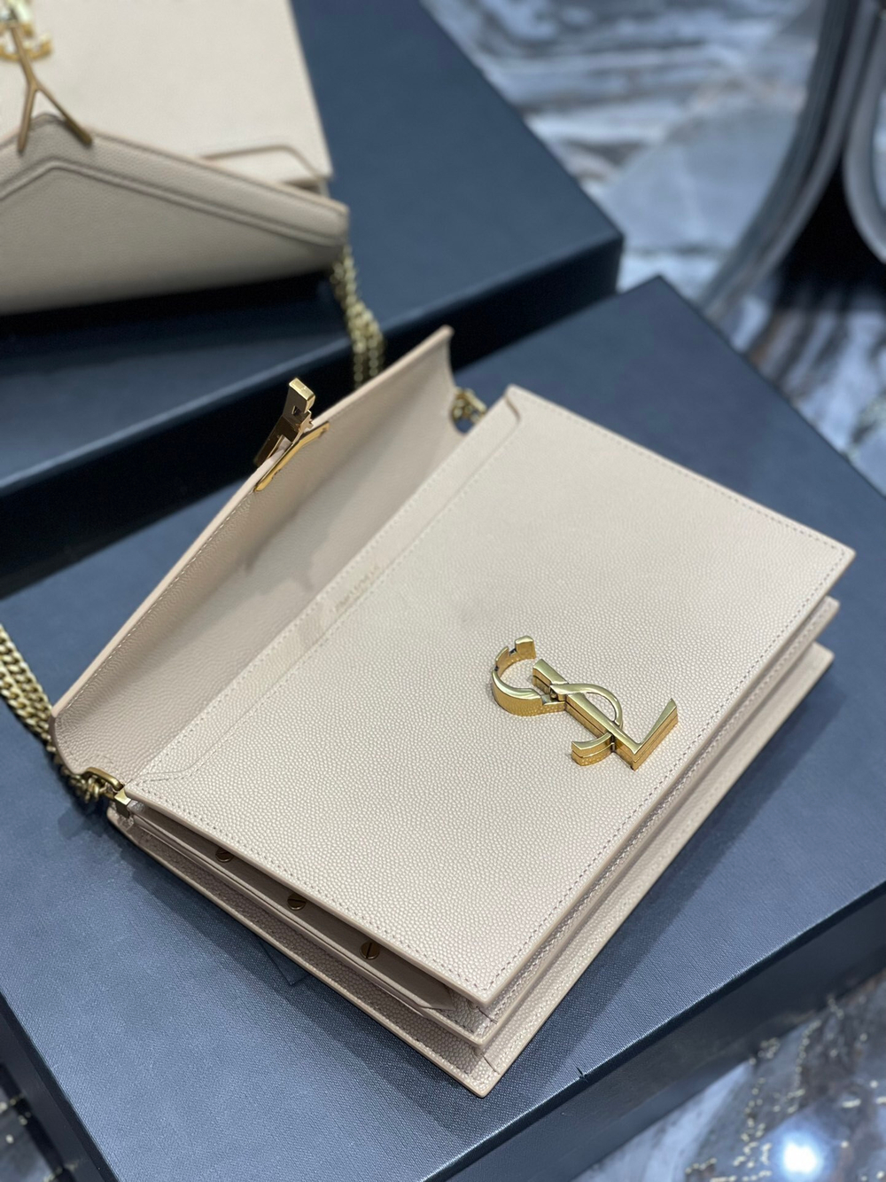 YSL Cassandra Medium 22 cm