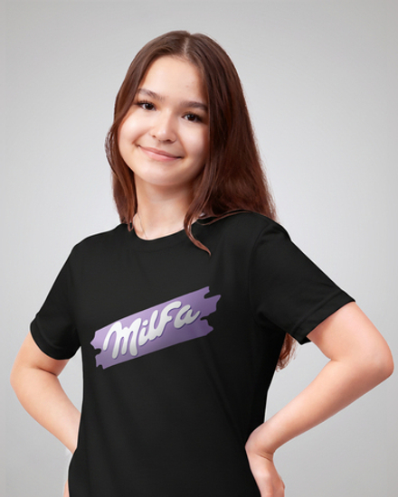 Футболка черная с принтом "Милфа" Milfa