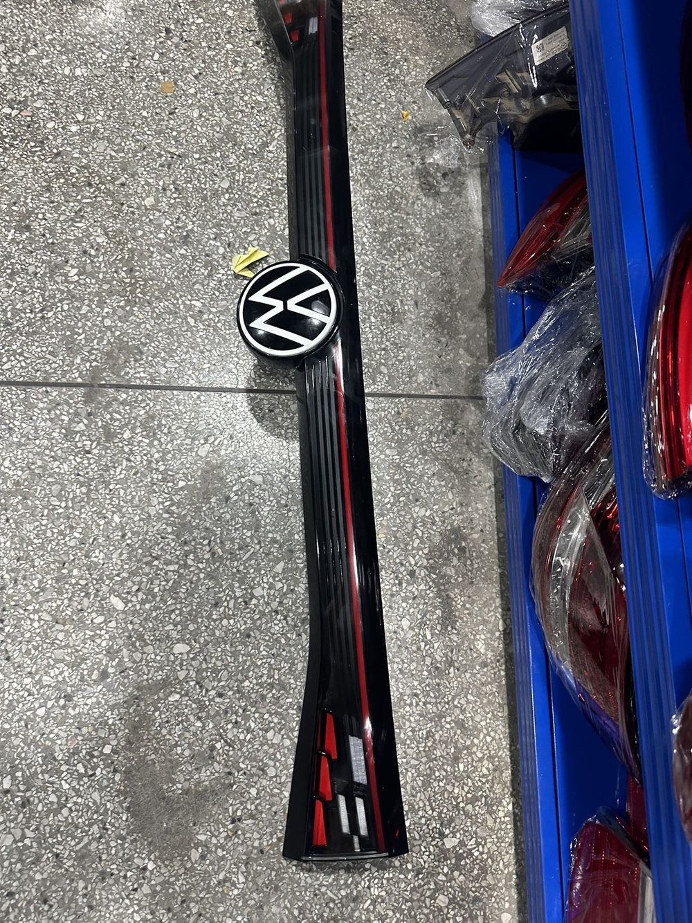 Оригинальная задняя фара (левая/правая, центральная) Volkswagen ID.4 CROZZ