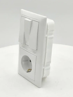 Блок Выключатель трехклавишный + розетка с заземляющим контактом скрытой установки белый 3В-РЦ-695