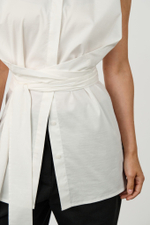 Блуза с драпировкой и поясом