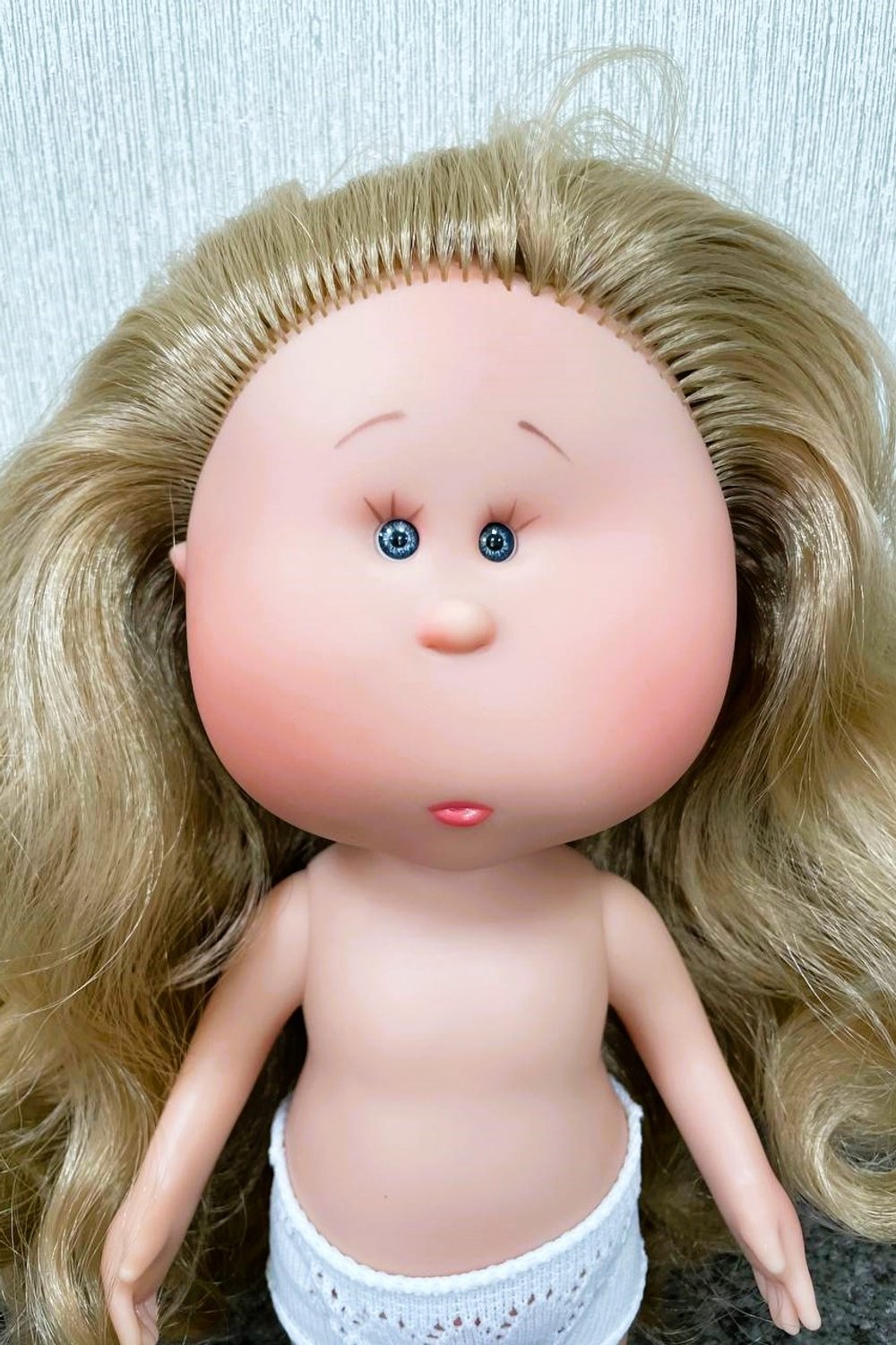 УЦЕНКА Кукла Nines виниловая 30см MIA без одежды (3000W2A1)