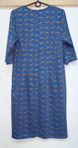 Платье женское на работу по фигуре праздничное повседневное на пуговицах вязаное плотное осеннее весеннее зимнее офисное футлярное синее голубое принт большой размер 54 плотное трикотаж вискоза с карманами рукав 3/4 силуэтное