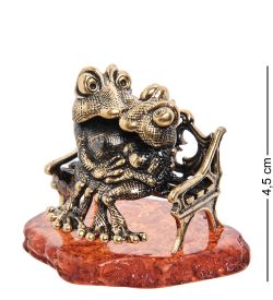 Народные промыслы AM-1093 Фигурка «Лягушки влюбленные» (латунь, янтарь)