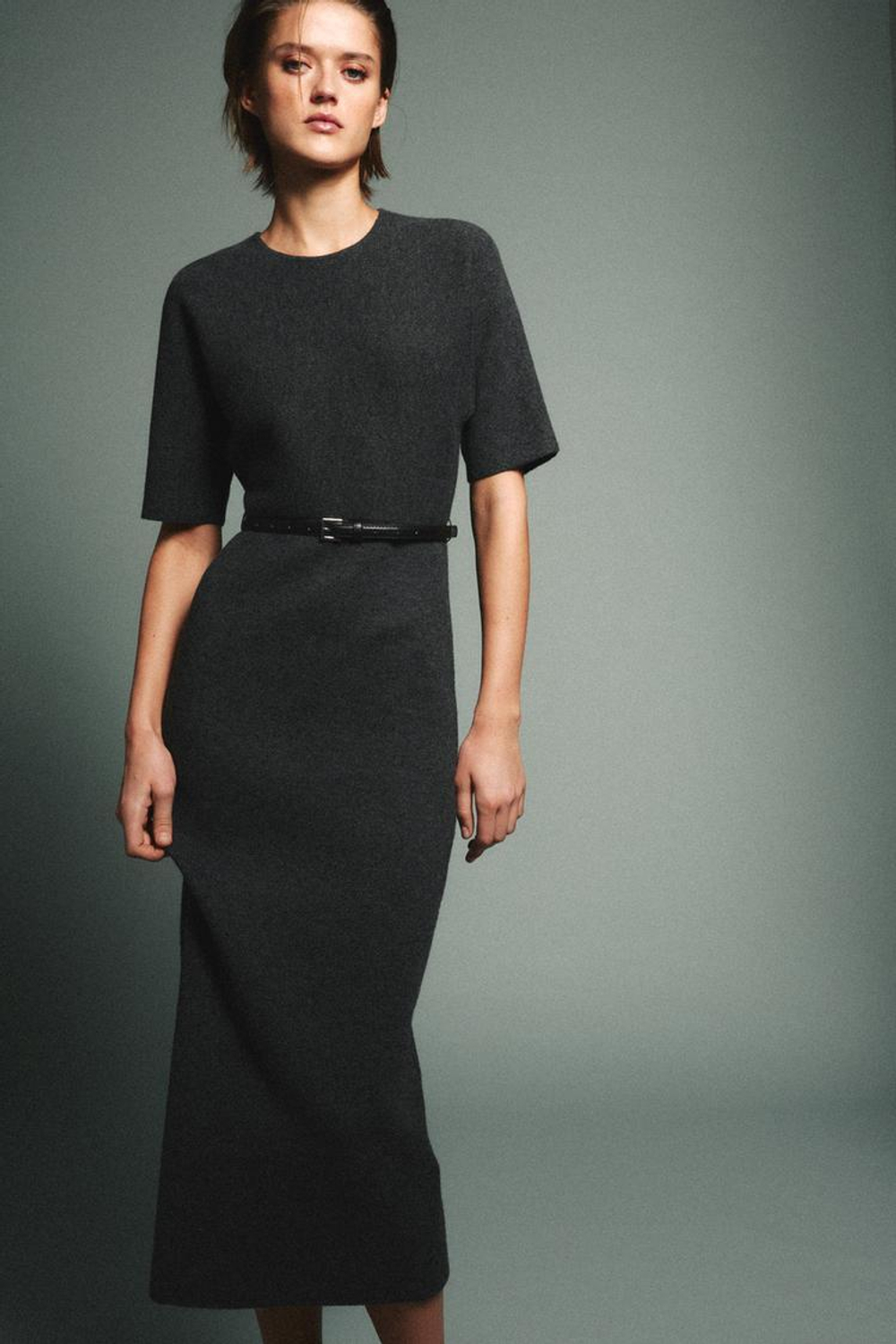ZARA ВЯЗАНОЕ ПЛАТЬЕ МИДИ С ПОЯСОМ, СЕРЫЙ
